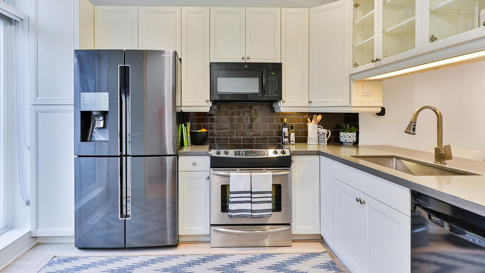 Clean, modern-looking kitchen